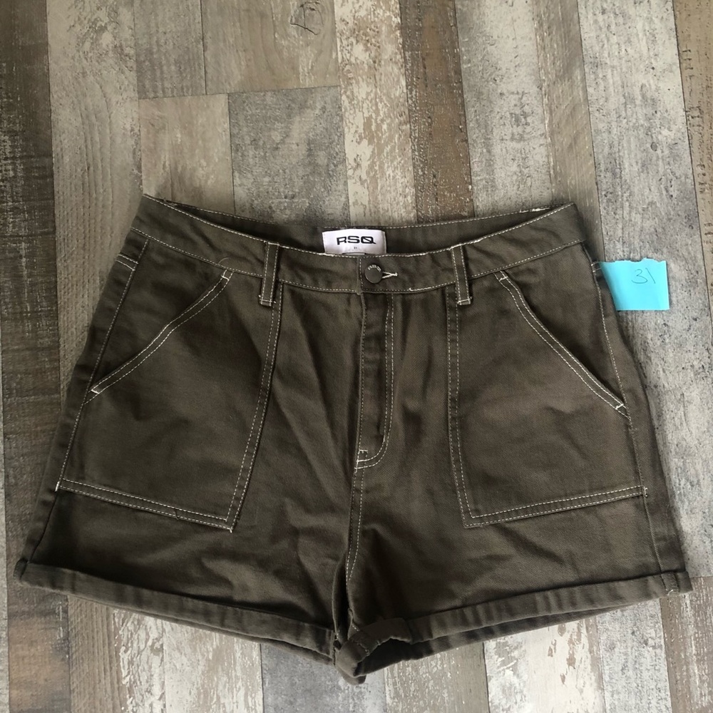 Never worn- Dark green shorts from Tilly’s
